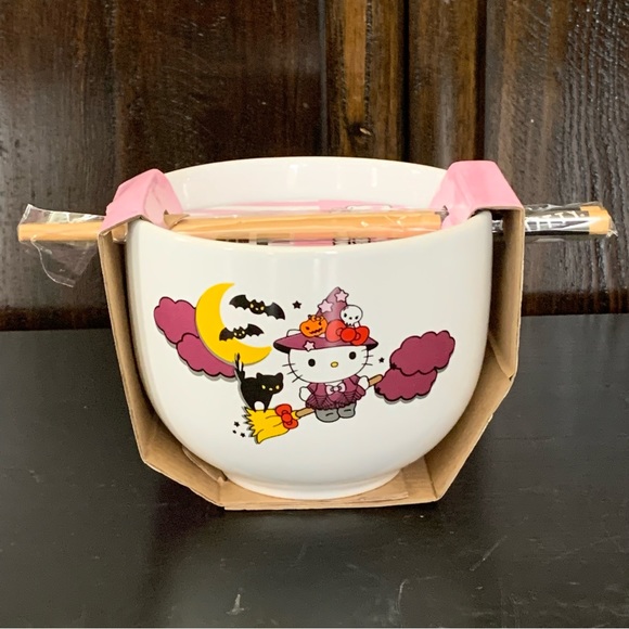 Hello Kitty Witch Flying on Broom with Black Cat 20oz Halloween Noodle Bowl Set - Picture 7 of 10